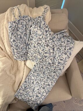 LAKE Pajamas, floral, small, never worn